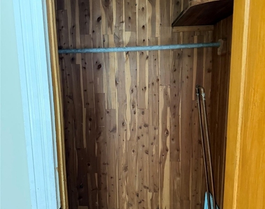 247 Sprague Avenue - Photo Thumbnail 6