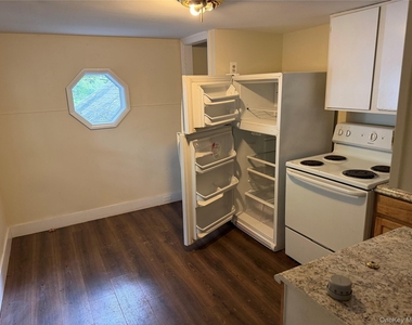 247 Sprague Avenue - Photo Thumbnail 2
