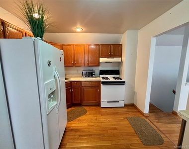 177-45 Meadow Road - Photo Thumbnail 5