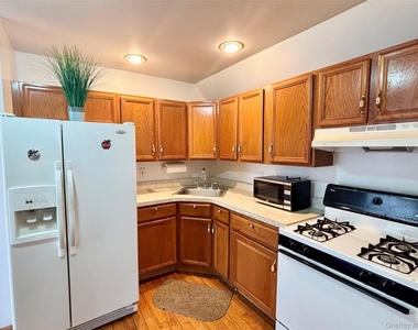 177-45 Meadow Road - Photo Thumbnail 4