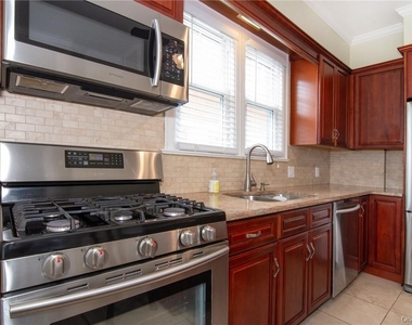 218 Second Avenue - Photo Thumbnail 5