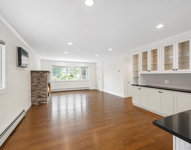 84 Twinlawns Avenue - Photo Thumbnail 10