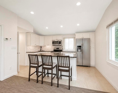 84 Twinlawns Avenue - Photo Thumbnail 12