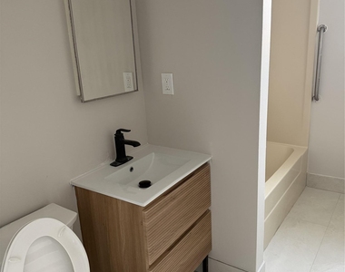 320 Post Avenue - Photo Thumbnail 5