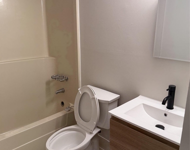 320 Post Avenue - Photo Thumbnail 4