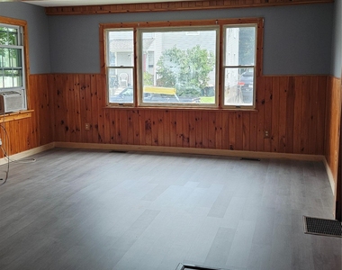 81 Franklin Street - Photo Thumbnail 10
