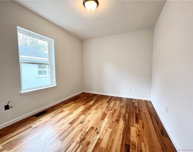 126 Main Street - Photo Thumbnail 5