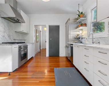 27 Spring Street - Photo Thumbnail 5
