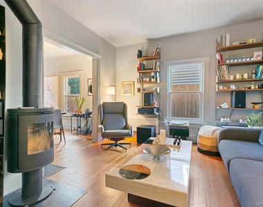 27 Spring Street - Photo Thumbnail 9