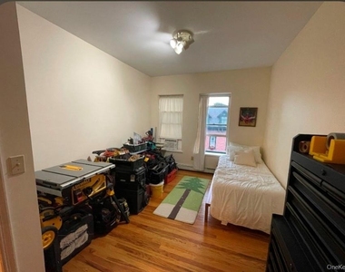 176 Main Street - Photo Thumbnail 8