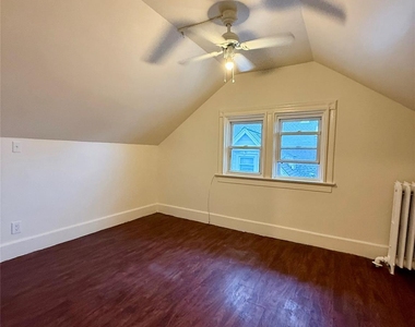66 N Broadway - Photo Thumbnail 4