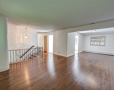 26 Valleywood Road - Photo Thumbnail 3