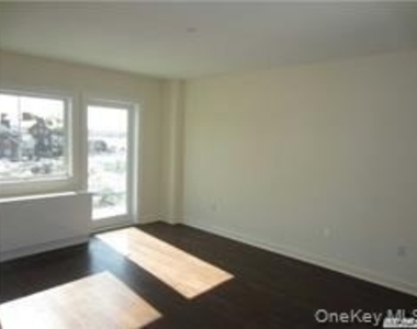 433 Main Street - Photo Thumbnail 6