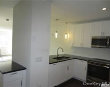 433 Main Street - Photo Thumbnail 3