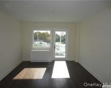 433 Main Street - Photo Thumbnail 7