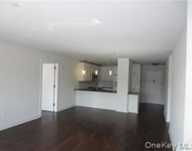 433 Main Street - Photo Thumbnail 4