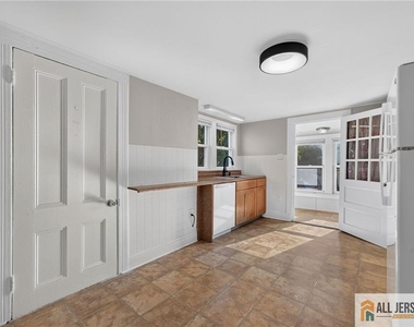 9 Hahn Street - Photo Thumbnail 4