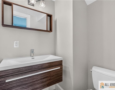 1048 Prospect Street - Photo Thumbnail 18
