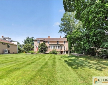 1048 Prospect Street - Photo Thumbnail 20
