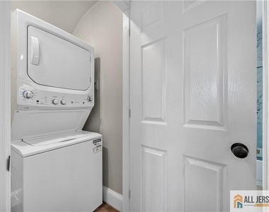1048 Prospect Street - Photo Thumbnail 16