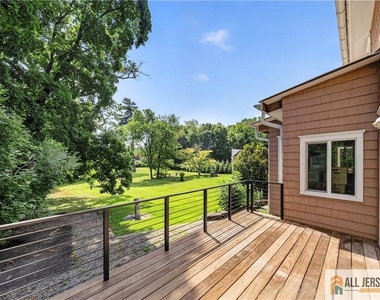 1048 Prospect Street - Photo Thumbnail 19