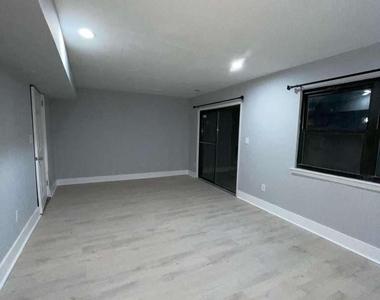 807 Merrywood Drive - Photo Thumbnail 2