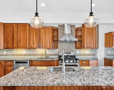 262 Prospect Avenue - Photo Thumbnail 6