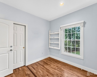 262 Prospect Avenue - Photo Thumbnail 21