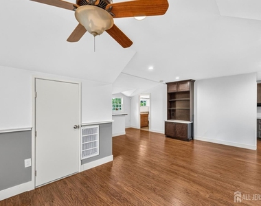 262 Prospect Avenue - Photo Thumbnail 26