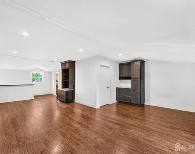 262 Prospect Avenue - Photo Thumbnail 27