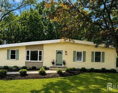 253 Parkview Terrace - Photo Thumbnail 2