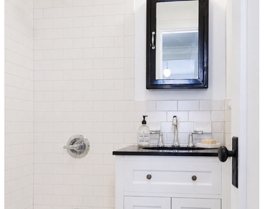 54 W 71st Street - Photo Thumbnail 4