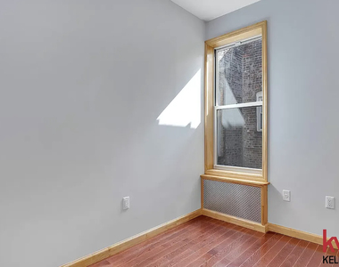59-06 Catalpa Avenue - Photo Thumbnail 2