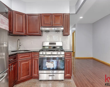 59-06 Catalpa Avenue - Photo Thumbnail 3