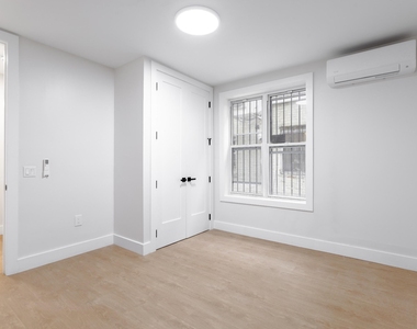 558 Empire Boulevard - Photo Thumbnail 3