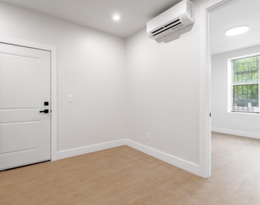 558 Empire Boulevard - Photo Thumbnail 2
