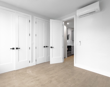 558 Empire Boulevard - Photo Thumbnail 6