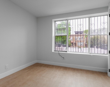 558 Empire Boulevard - Photo Thumbnail 5