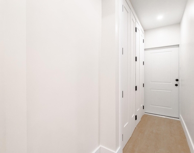 558 Empire Boulevard - Photo Thumbnail 5
