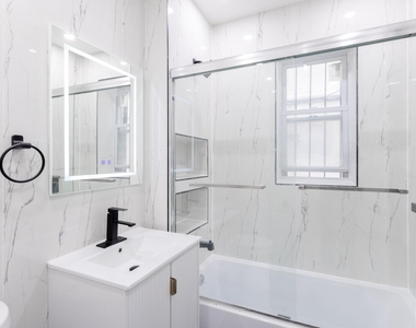 558 Empire Boulevard - Photo Thumbnail 11