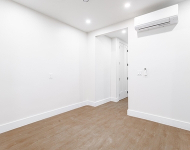 558 Empire Boulevard - Photo Thumbnail 3