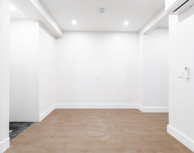 558 Empire Boulevard - Photo Thumbnail 9