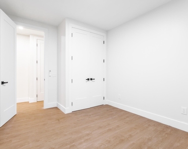 558 Empire Boulevard - Photo Thumbnail 2