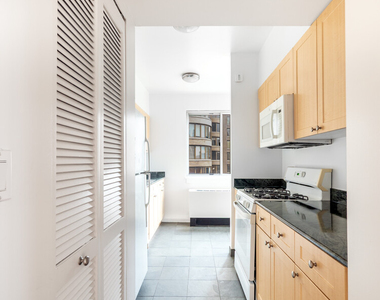 308 E 38th Street - Photo Thumbnail 4
