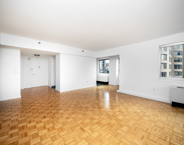 308 E 38th Street - Photo Thumbnail 2