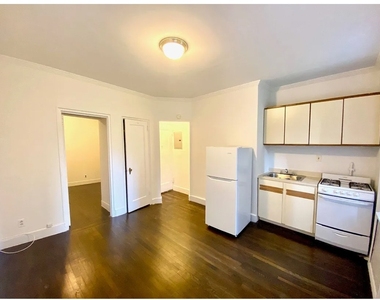 243 E 39th Street - Photo Thumbnail 1