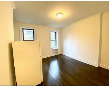 243 E 39th Street - Photo Thumbnail 2