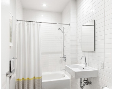 420 W 25th Street - Photo Thumbnail 5