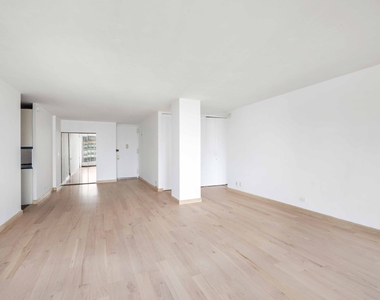 333 E 30th Street - Photo Thumbnail 3