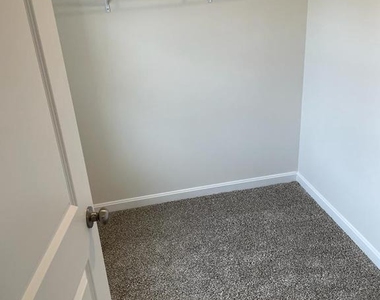 413 Tevis Street - Photo Thumbnail 12